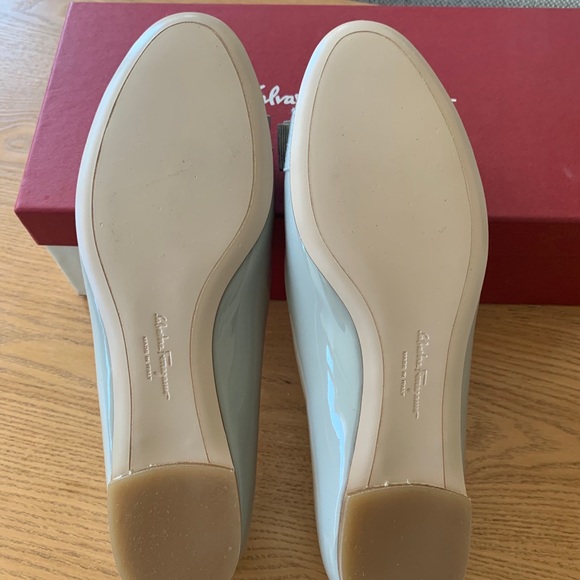 BRAND NEW!! Salvatore Ferragamo Varina Flats - Picture 6 of 7